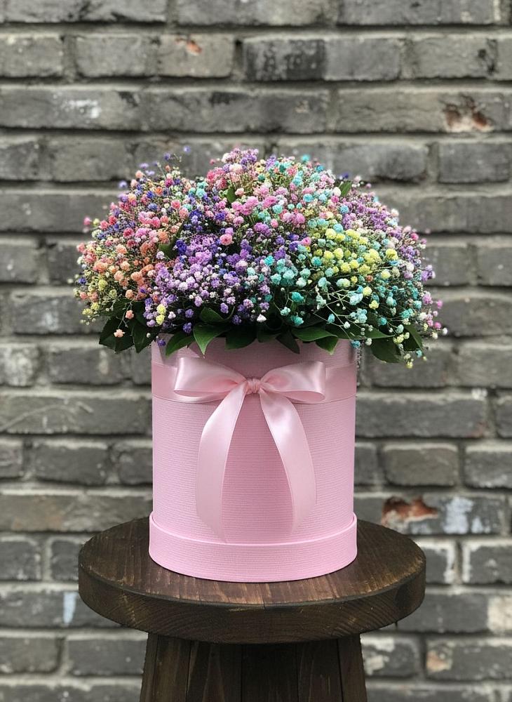 Цветочная композиция из Гипсофила и Розы в шляпной коробке в Дмитриевском