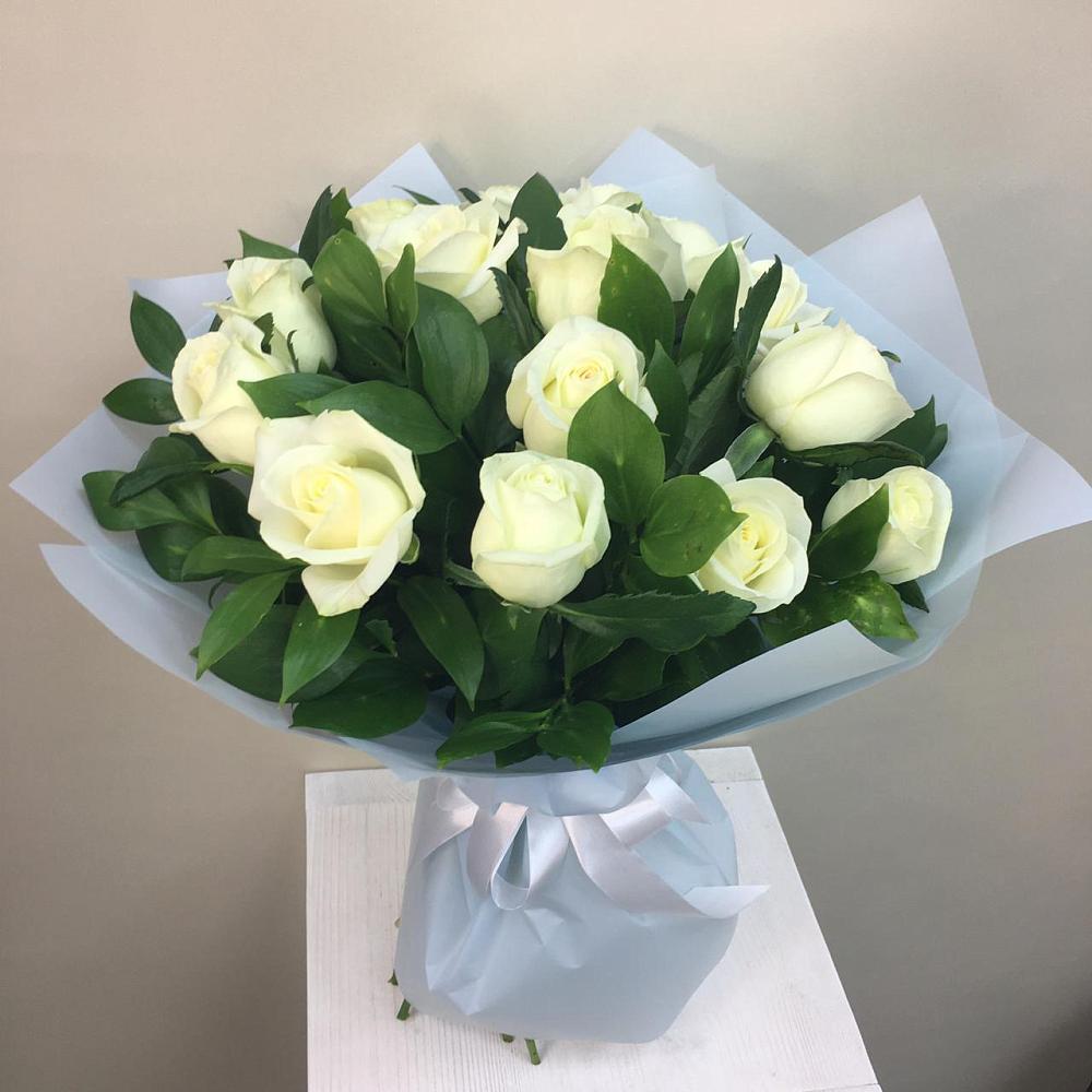 Букет 15 Белых роз Проуд в Дмитриевском