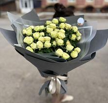 Букет Белые кустовые розы Солинеро в Дмитриевском