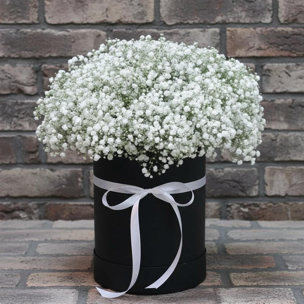 Цветочная композиция из Гипсофила в шляпной коробке в Дмитриевском