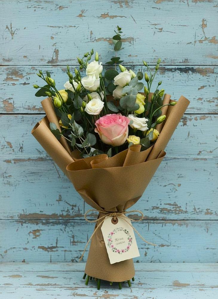 Букет цветов из: Розы и Лизиантусы в Дмитриевском