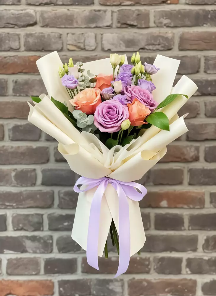 Букет цветов из: Лизиантусы и Розы в Дмитриевском