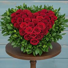 Цветочная композиция из Розы в виде сердца в Дмитриевском