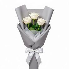 Букет 3 белые розы в Дмитриевском