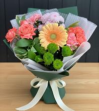 Букет цветов из:  Гвоздики, Розы, Герберы и Хризантемы #REPLACE_PRED# Дмитриевском
