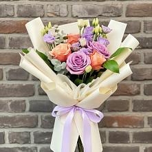 Букет цветов из:  Лизиантусы и Розы в Дмитриевском