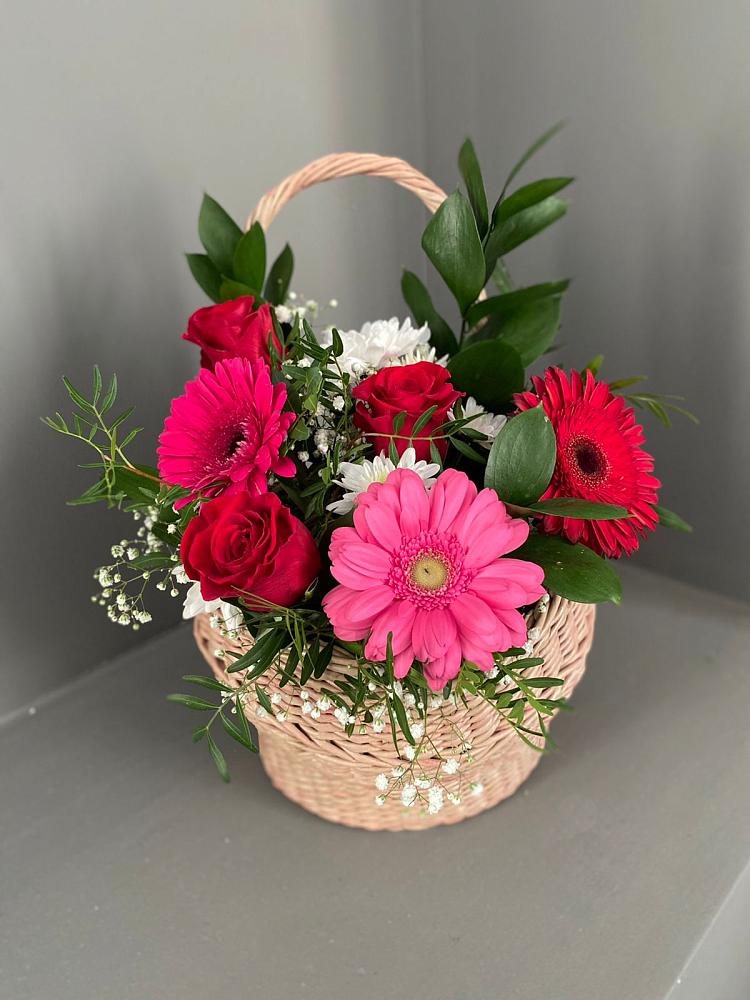 Цветочная композиция из Розы, Хризантемы и Герберы в корзине в Дмитриевском