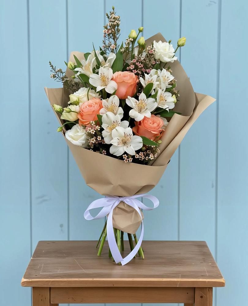 Букет цветов из: Альстромерии, Лизиантусы, Розы и Хризантемы в Дмитриевском